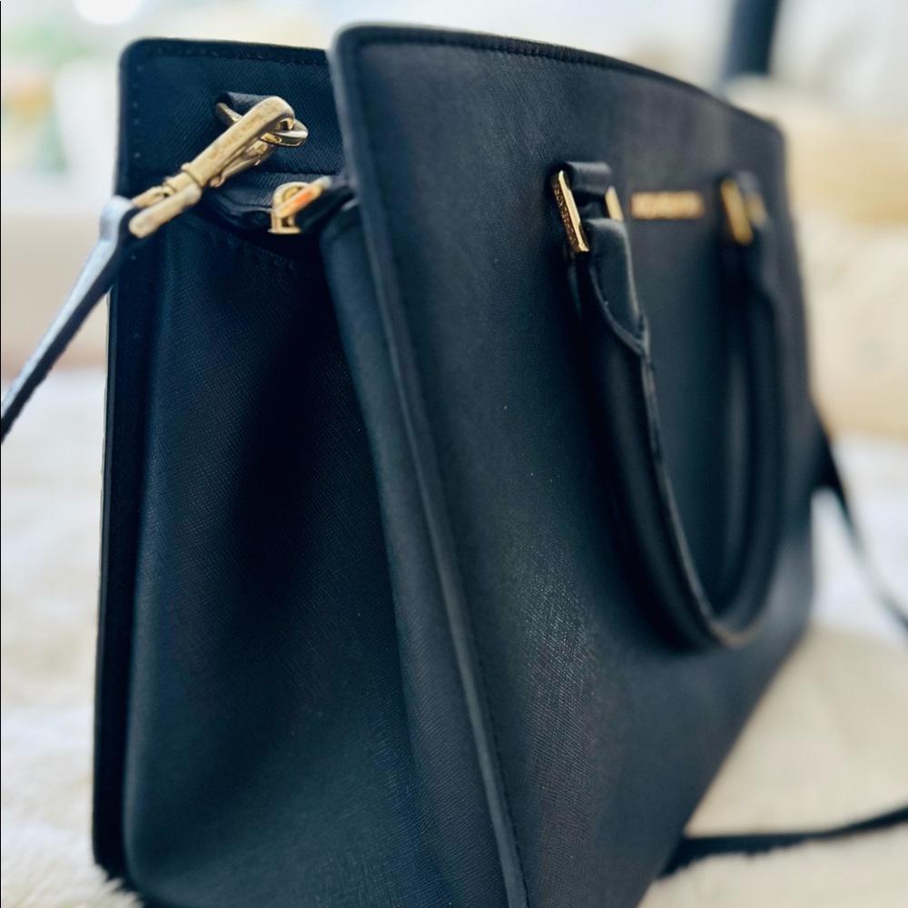 Michael Kors handbag crossover, color black, used but like new